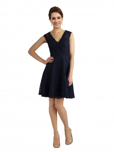Azul marina oscuro línea A Cuello en V Encaje Corto Vestidos de dama de honor / Vestidos de cóctel Fábrica