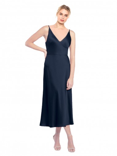 Azul marina oscuro línea A Cuello en V Midi Satén elástico Corto Formales Vestidos de dama de honor / Vestidos de fiesta / Vestidos de cóctel Fábrica